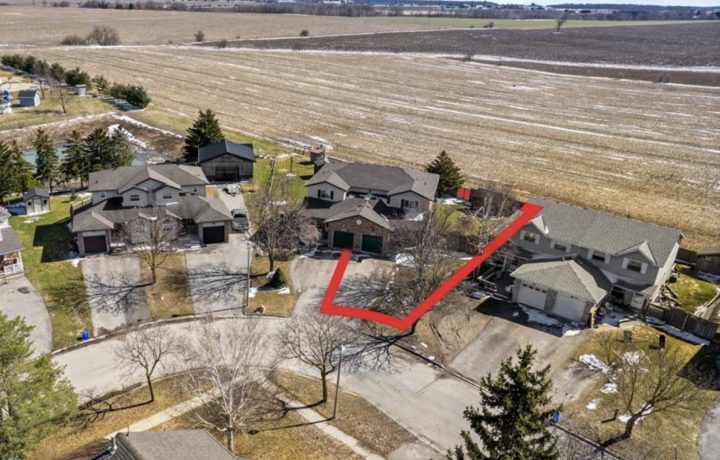 59 Dales DR, Mapleton, ON N0G1P0